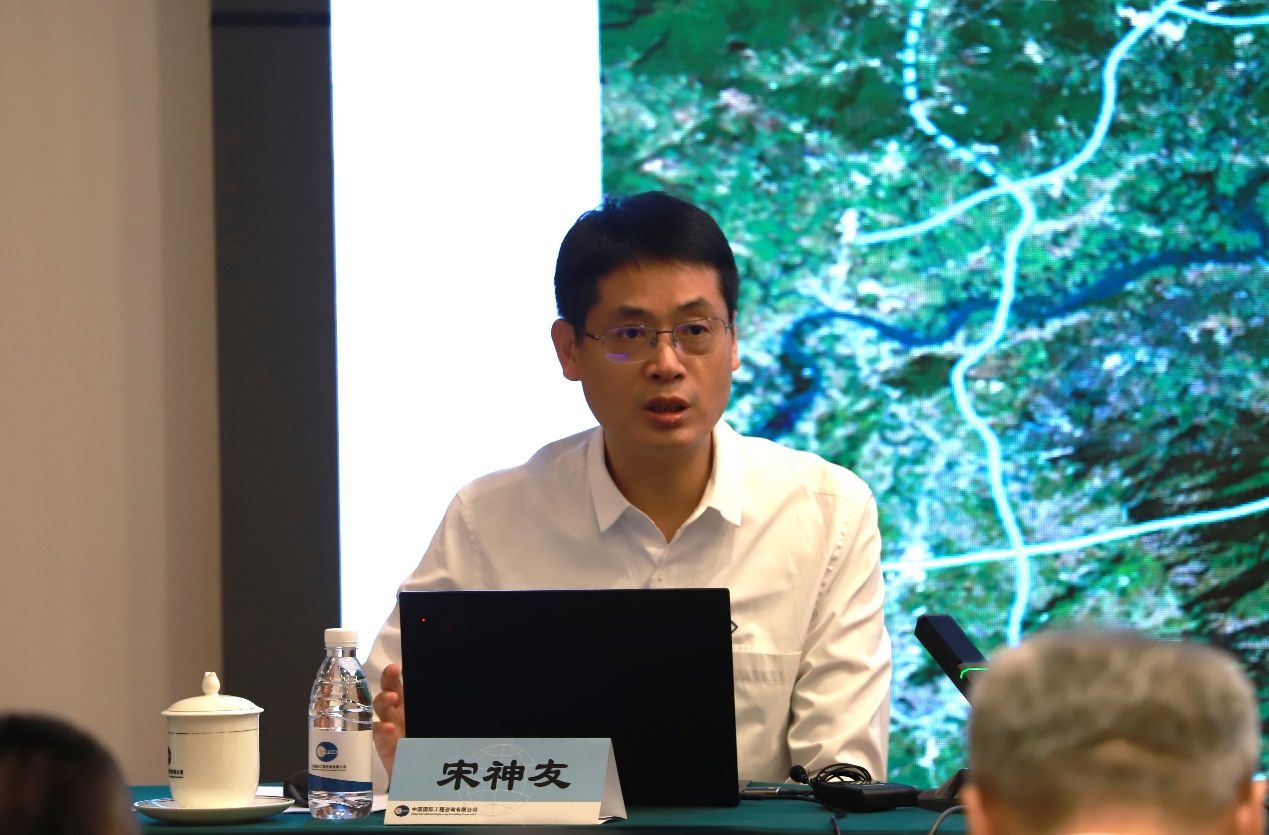 廣東省公路建設有限公司副總經(jīng)理，原深中通道管理中心主任、總工程師宋神友作專題講座